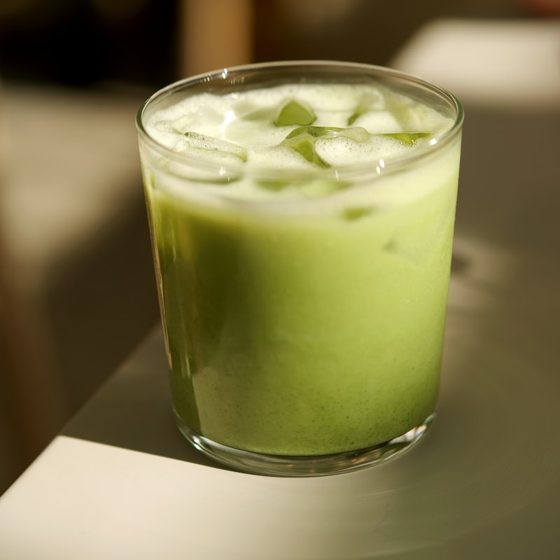 Jeges matcha latte pohárban